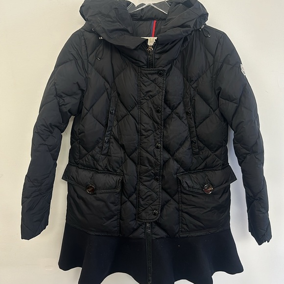 Montcler  Size 2 - Picture 4 of 4